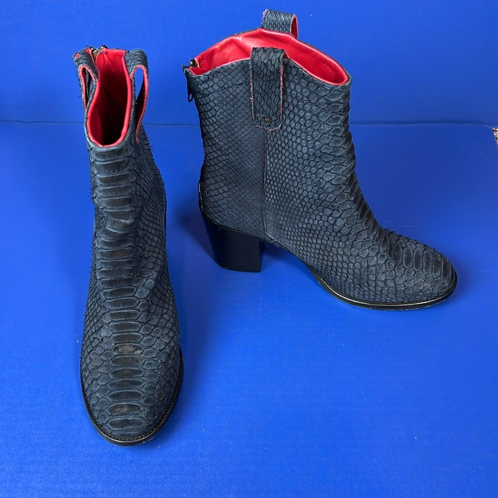 Gorgeous Alcalas Leather Reptile Pattern Mid Calf Heeled Boots 10